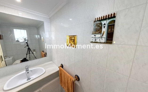 Wiederverkauf - Freistehende Villa - Estepona  - Atalaya