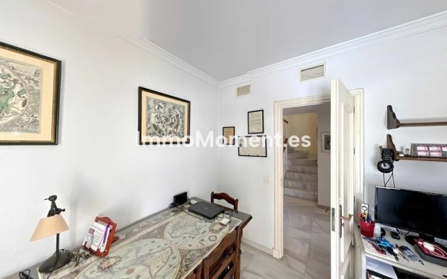 Wiederverkauf - Freistehende Villa - Estepona  - Atalaya