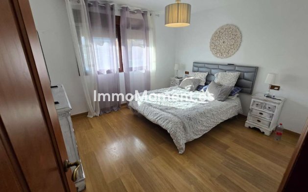 Wiederverkauf - Freistehende Villa -   Inländisch - Alhaurín de la Torre