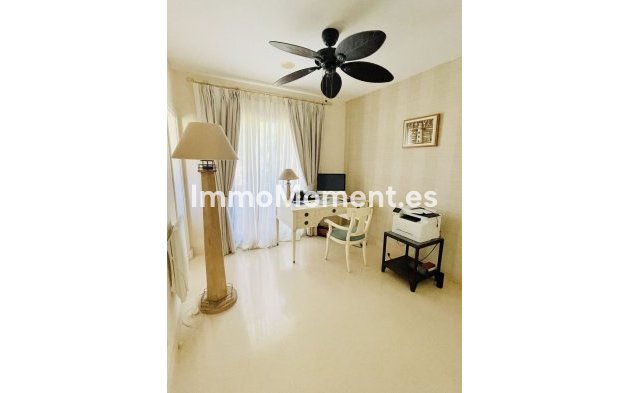 Resale - Apartment - Benahavís - Benahavís Centro