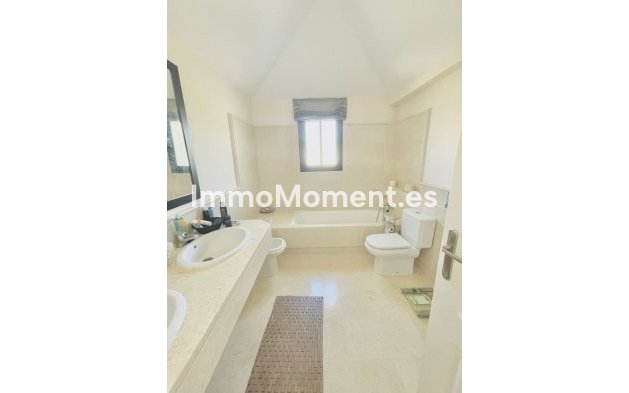 Resale - Apartment - Benahavís - Benahavís Centro