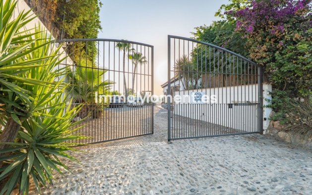 Wiederverkauf - Freistehende Villa -   Inländisch - Alhaurín el Grande Centro