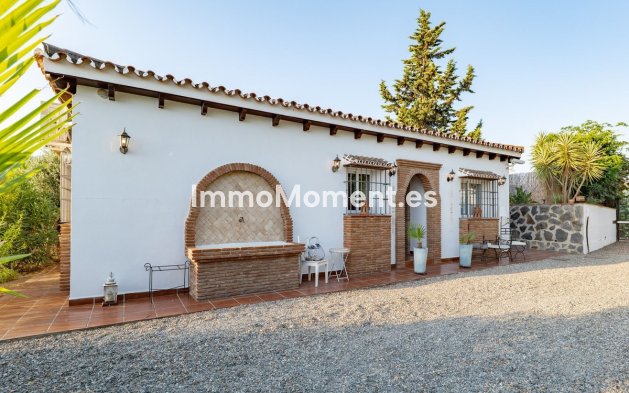 Wiederverkauf - Freistehende Villa -   Inländisch - Alhaurín el Grande Centro