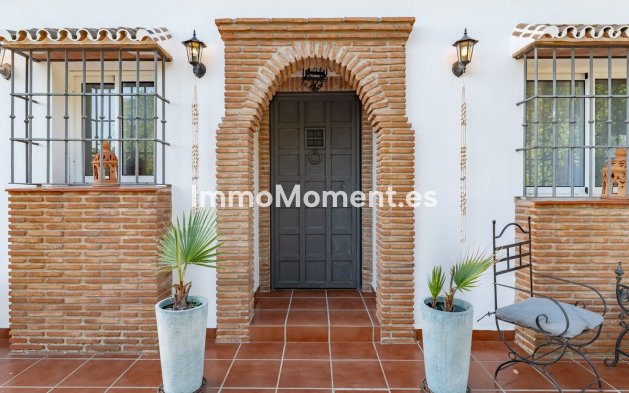 Wiederverkauf - Freistehende Villa -   Inländisch - Alhaurín el Grande Centro