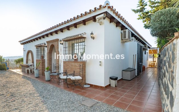 Wiederverkauf - Freistehende Villa -   Inländisch - Alhaurín el Grande Centro