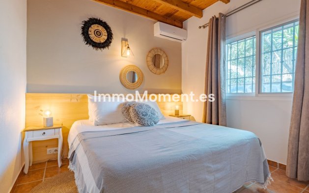 Wiederverkauf - Freistehende Villa -   Inländisch - Alhaurín el Grande Centro