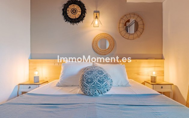 Wiederverkauf - Freistehende Villa -   Inländisch - Alhaurín el Grande Centro