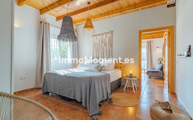 Wiederverkauf - Freistehende Villa -   Inländisch - Alhaurín el Grande Centro