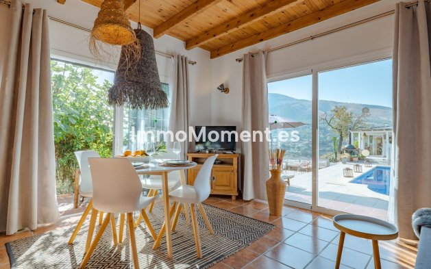 Wiederverkauf - Freistehende Villa -   Inländisch - Alhaurín el Grande Centro