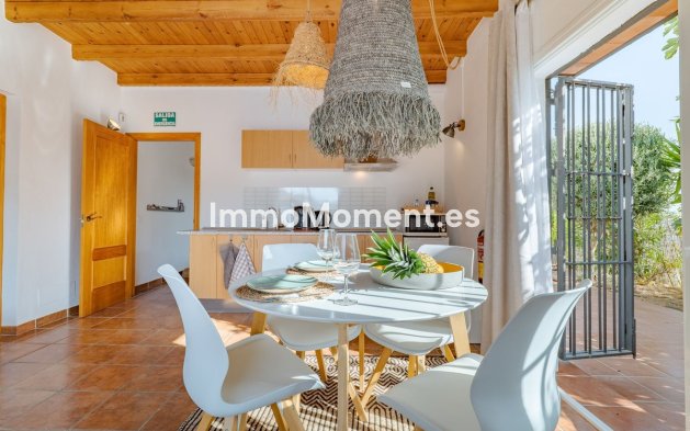 Wiederverkauf - Freistehende Villa -   Inländisch - Alhaurín el Grande Centro