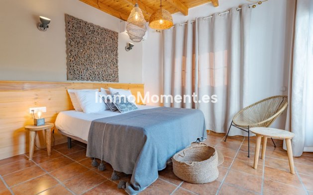Wiederverkauf - Freistehende Villa -   Inländisch - Alhaurín el Grande Centro