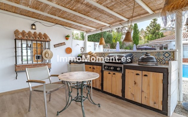 Wiederverkauf - Freistehende Villa -   Inländisch - Alhaurín el Grande Centro