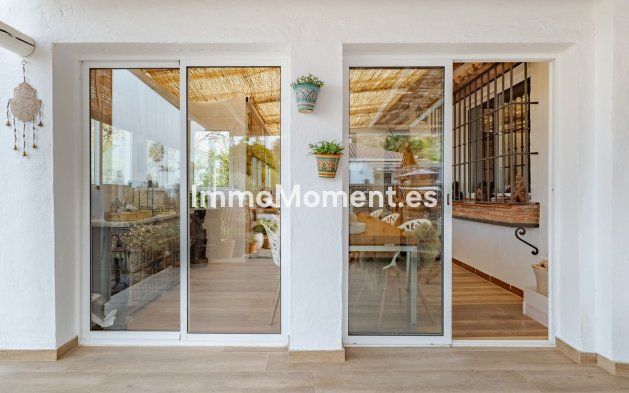 Wiederverkauf - Freistehende Villa -   Inländisch - Alhaurín el Grande Centro
