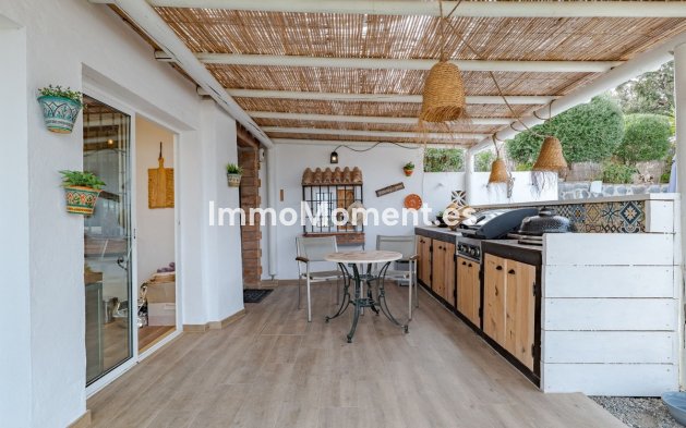 Wiederverkauf - Freistehende Villa -   Inländisch - Alhaurín el Grande Centro
