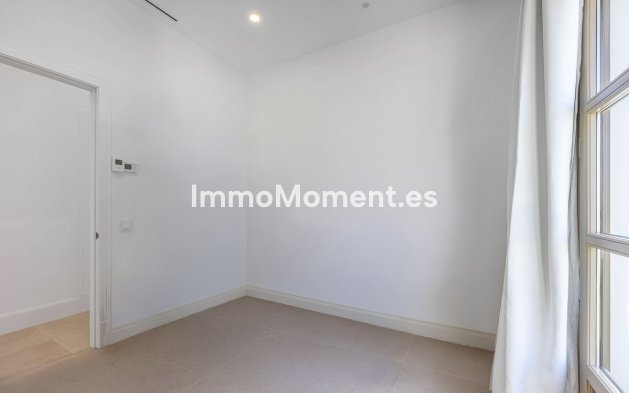 Bestaande woning - Vrijstaande villa - Estepona  - Estepona Centro