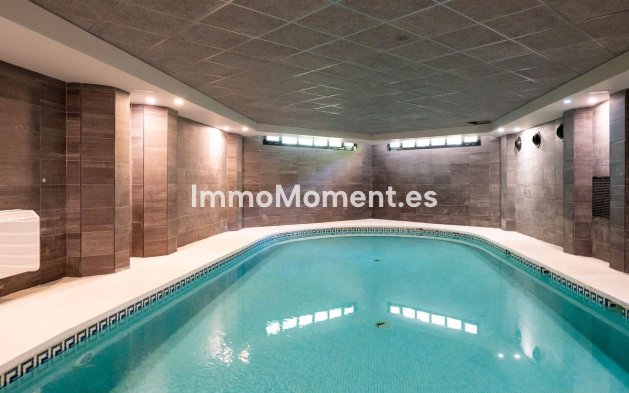 Resale - Apartment - Marbella - Puerto Banús