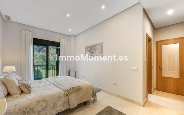 Resale - Apartment - Marbella - Puerto Banús