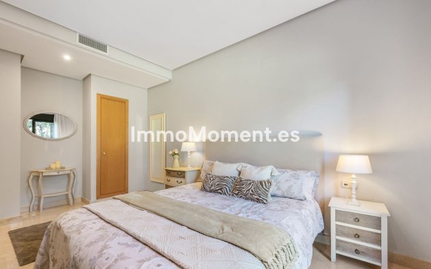 Resale - Apartment - Marbella - Puerto Banús