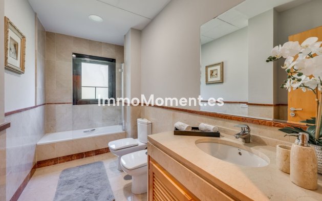 Resale - Apartment - Marbella - Puerto Banús
