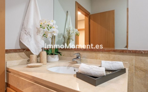 Resale - Apartment - Marbella - Puerto Banús