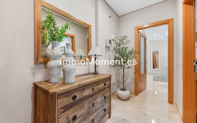 Resale - Apartment - Marbella - Puerto Banús