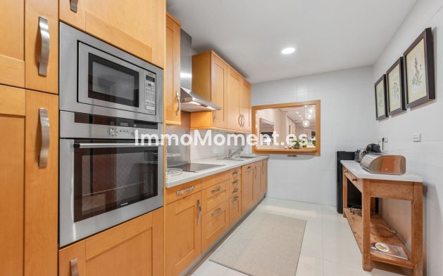 Resale - Apartment - Marbella - Puerto Banús