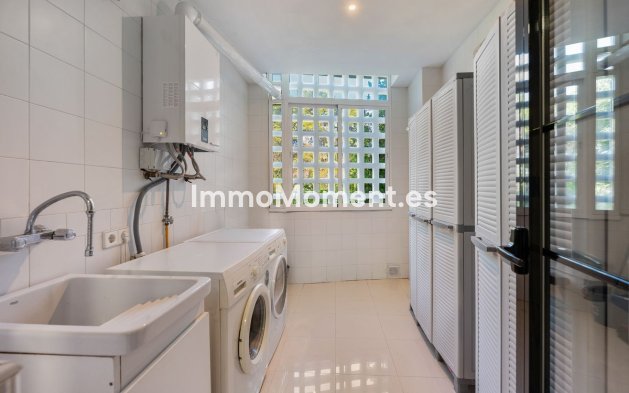 Resale - Apartment - Marbella - Puerto Banús
