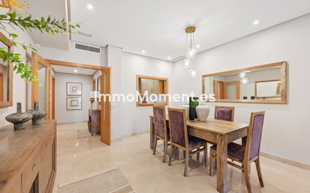 Resale - Apartment - Marbella - Puerto Banús