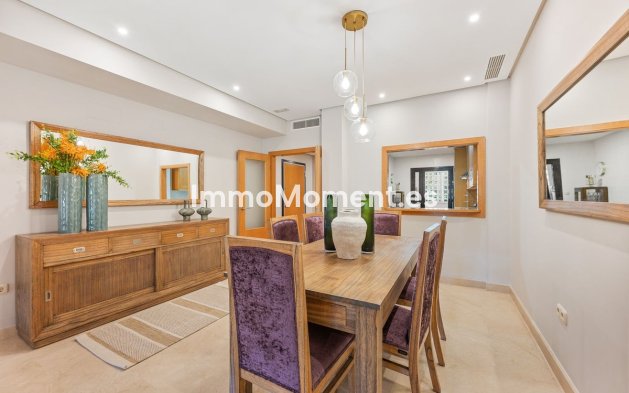 Resale - Apartment - Marbella - Puerto Banús