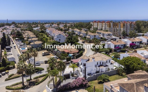 Reventa - Villa independiente - Estepona  - Estepona Centro