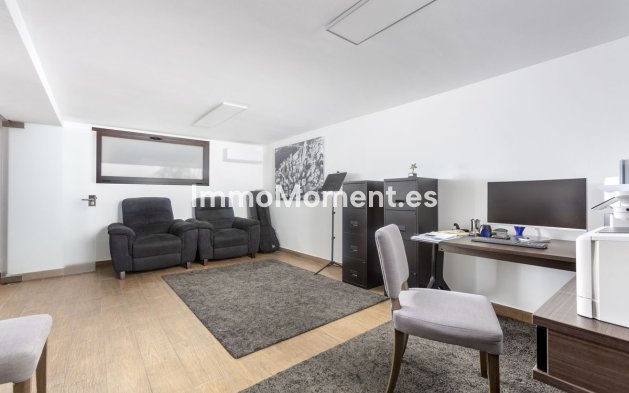 Reventa - Villa independiente - Estepona  - Estepona Centro