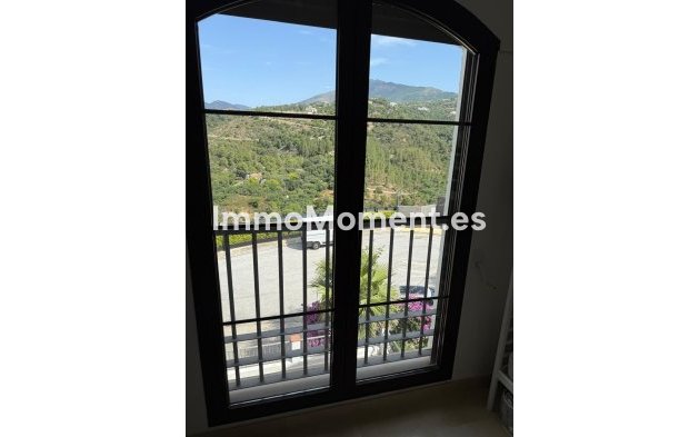 Resale - Apartment - Benahavís - Benahavís Centro
