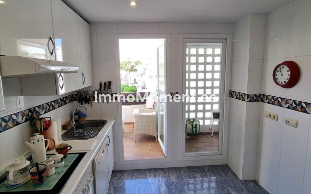 Resale - Apartment - Estepona - Selwo
