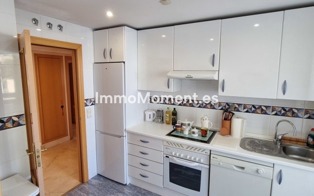 Resale - Apartment - Estepona - Selwo