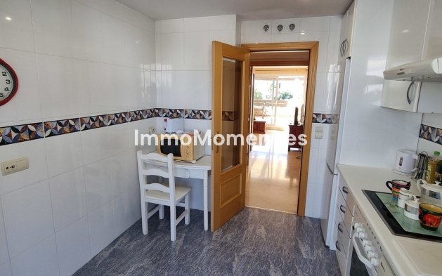 Resale - Apartment - Estepona - Selwo