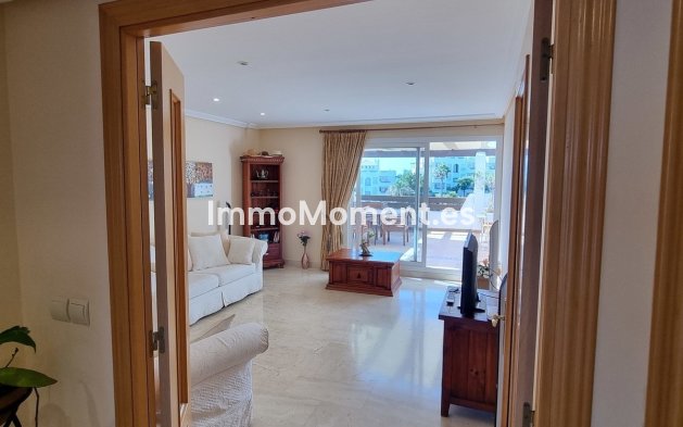 Resale - Apartment - Estepona - Selwo