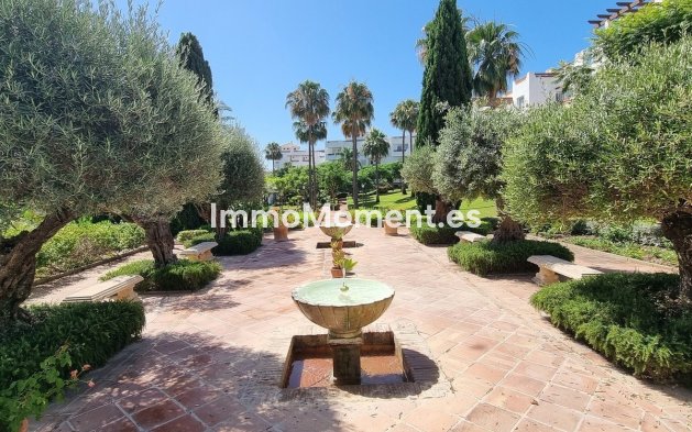 Resale - Apartment - Estepona - Selwo