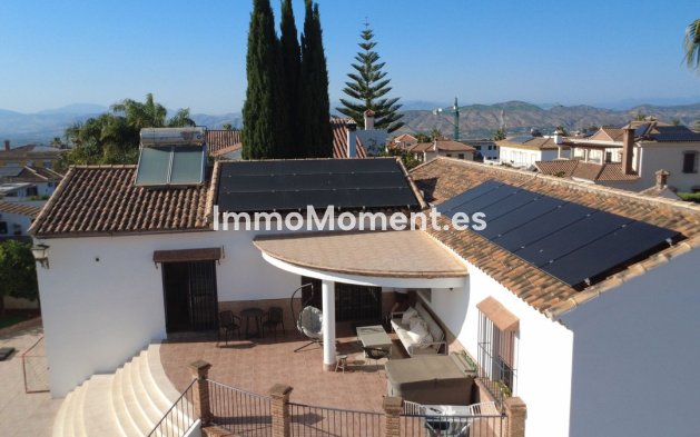 Wiederverkauf - Freistehende Villa -   Inländisch - Alhaurín el Grande Centro
