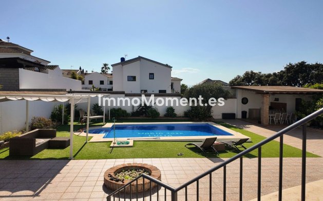 Wiederverkauf - Freistehende Villa -   Inländisch - Alhaurín el Grande Centro