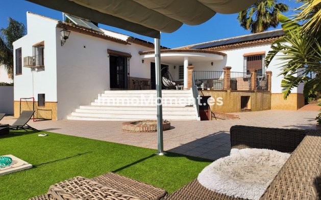 Wiederverkauf - Freistehende Villa -   Inländisch - Alhaurín el Grande Centro