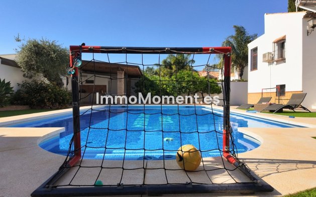 Wiederverkauf - Freistehende Villa -   Inländisch - Alhaurín el Grande Centro