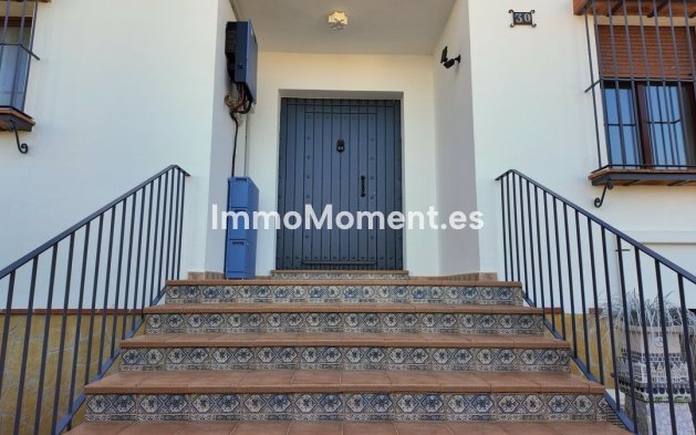 Wiederverkauf - Freistehende Villa -   Inländisch - Alhaurín el Grande Centro