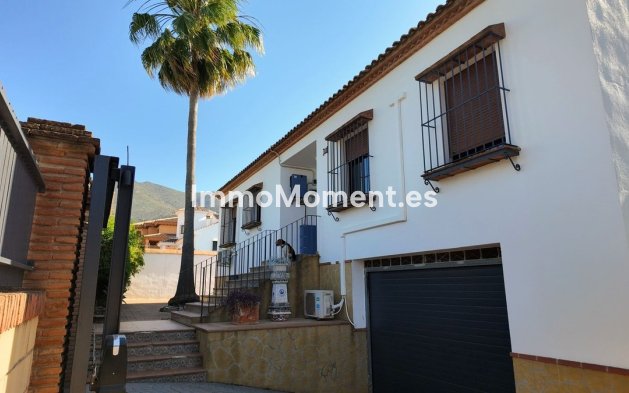 Wiederverkauf - Freistehende Villa -   Inländisch - Alhaurín el Grande Centro
