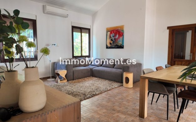 Wiederverkauf - Freistehende Villa -   Inländisch - Alhaurín el Grande Centro