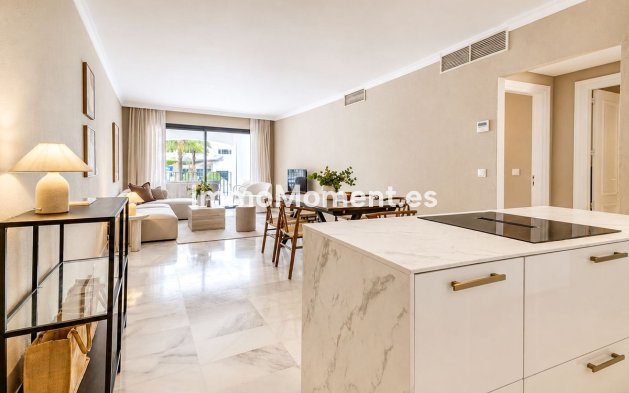 Resale - Apartment - Marbella - Puerto Banús