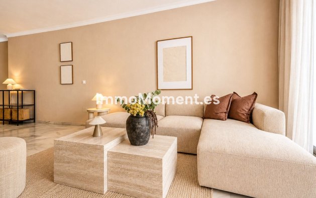 Resale - Apartment - Marbella - Puerto Banús