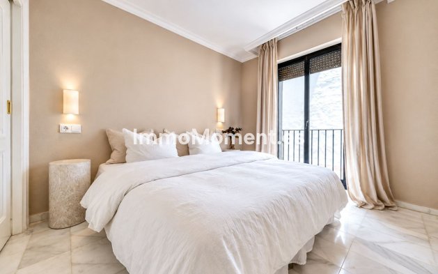 Resale - Apartment - Marbella - Puerto Banús