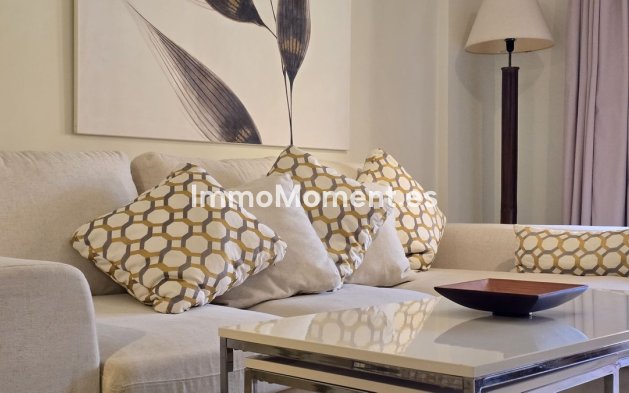 Resale - Apartment - Marbella - Puerto Banús