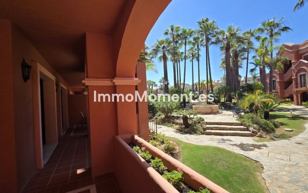 Resale - Apartment - Marbella - Puerto Banús