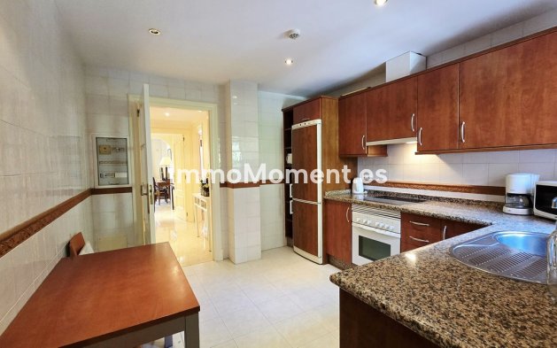 Resale - Apartment - Marbella - Puerto Banús